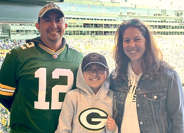 Navy veterans Omar and Laura Azmitia saluted for Operation Fan Mail