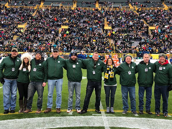Packers, WPS Salute 10 Veterans for Operation Fan Mail